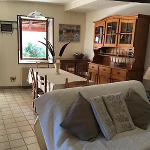 Dans La Vieille Ville, En Face Du Chateau Annecy